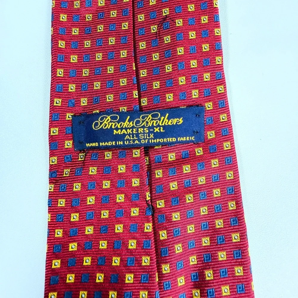 Brooks Brothers Tie Makers XL All Silk Made in USA Red Gold Blue Medallion Tie